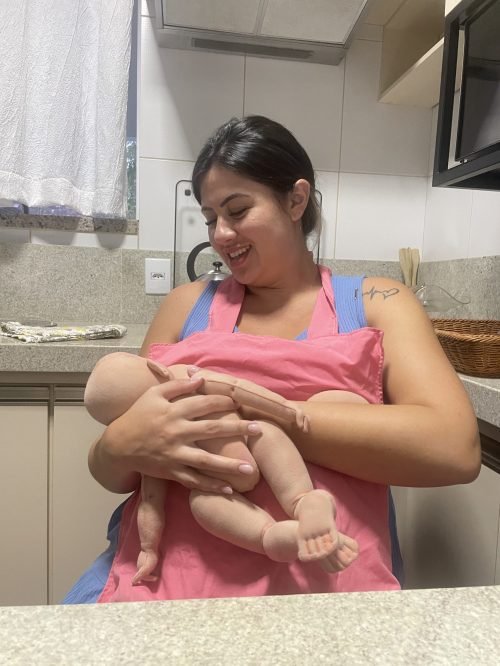 Orientação: Mãe e seu futuro bebê envoltos em amor.