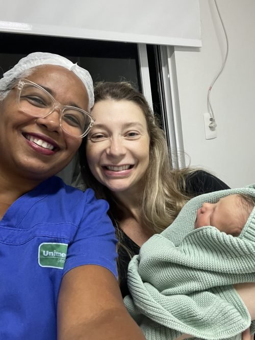 Gratidão compartilhada no pós-parto.